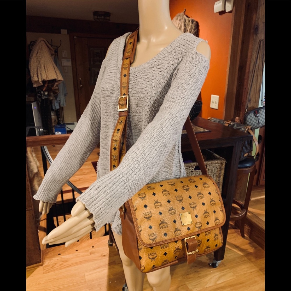 ❌SOLD❌🎄 MCM GorG CROSSBODY w/Beautiful POUCH - Picture 5 of 8